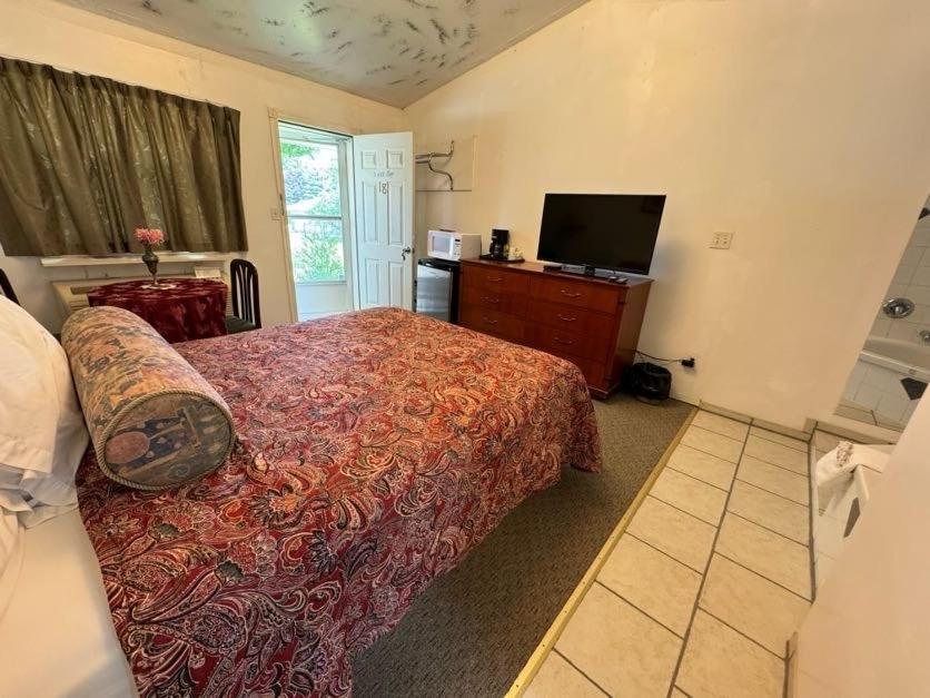 Holiday Motel Orillia Εξωτερικό φωτογραφία
